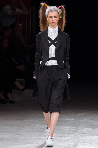 Look 32